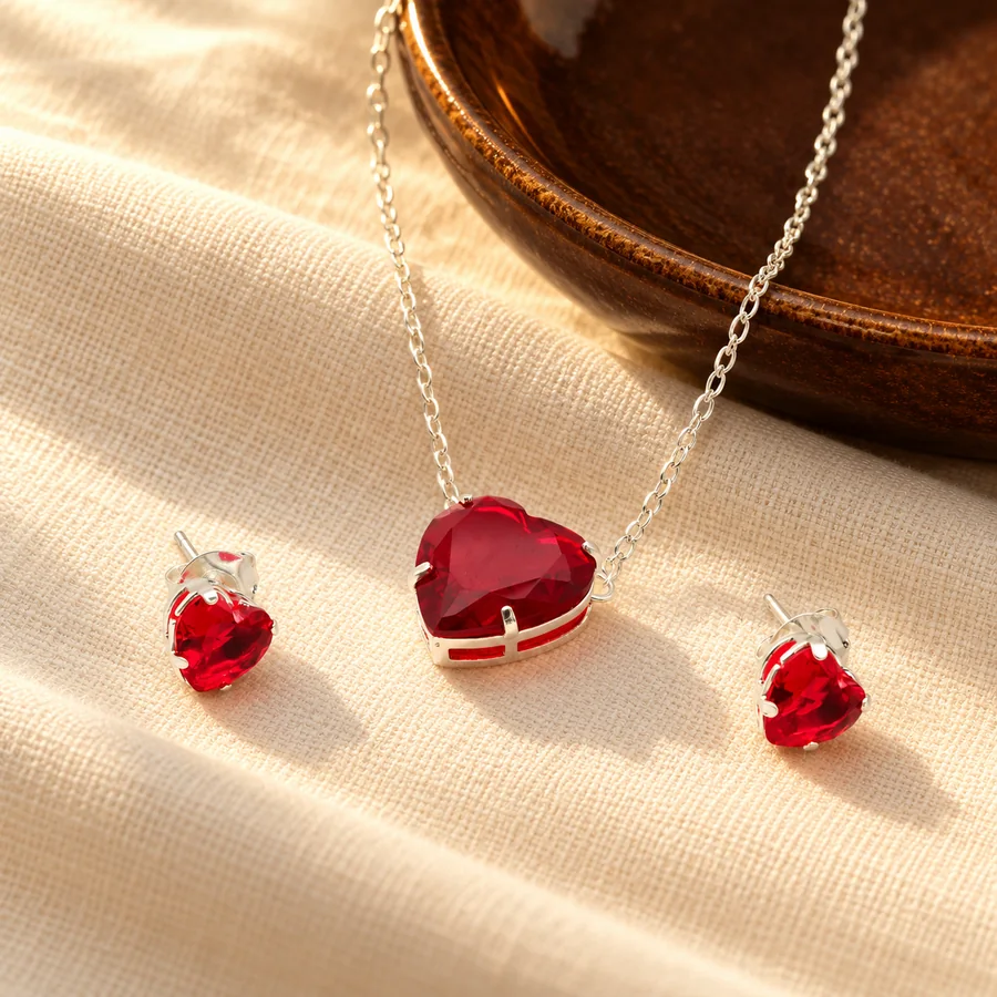 Conjunto de colar e brincos de coração vermelho em prata